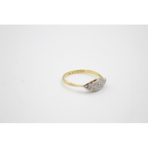 76 - 18ct gold & platinum diamond ring (1.5g) Size K