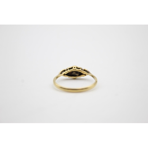 76 - 18ct gold & platinum diamond ring (1.5g) Size K