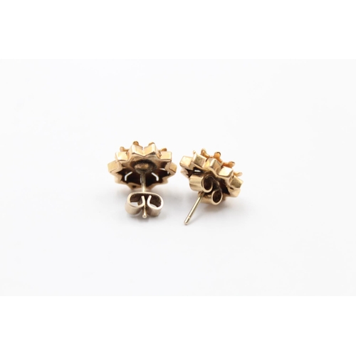 80 - 18ct gold pearl stud earrings (3.3g)