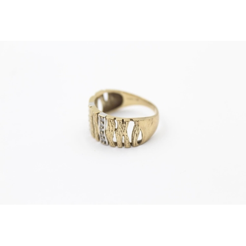 85 - 9ct gold diamond abstract ring (3.7g) Size P