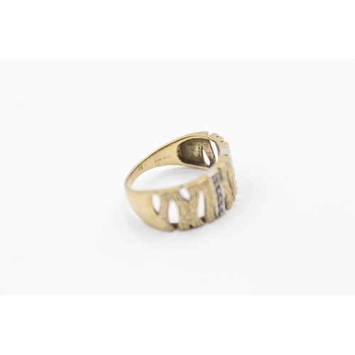 85 - 9ct gold diamond abstract ring (3.7g) Size P