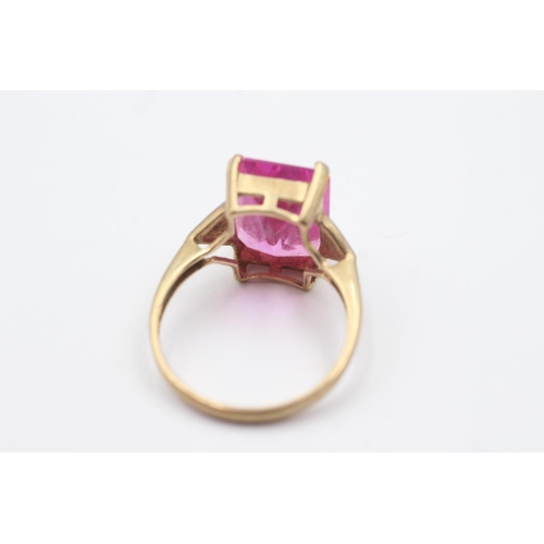 91 - 9ct gold vintage pink gemstone & diamond cocktail ring (4g) Size Q