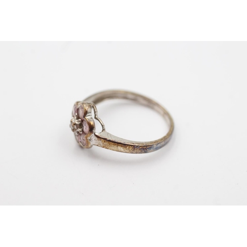 93 - 9ct gold vintage diamond & pink gemstone floral cluster ring (2.2g) Size M
