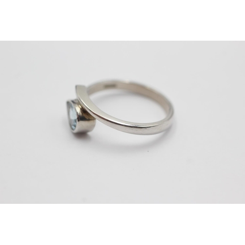 94 - 9ct white gold blue gemstone solitaire dress ring (2.6g) Size N