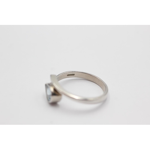 94 - 9ct white gold blue gemstone solitaire dress ring (2.6g) Size N
