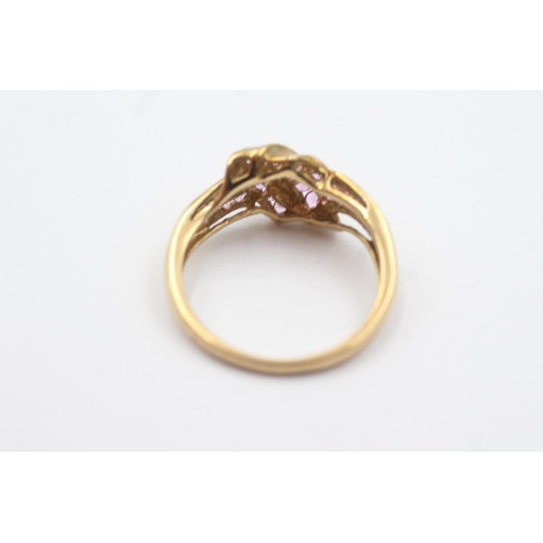 96 - 9ct gold pink gemstone channel setting ring (3.2g) Size S