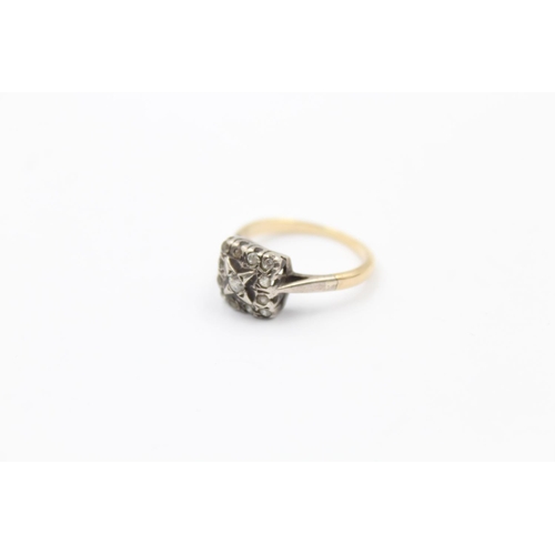98 - 18ct gold paste detail ring (2.4g) Size I