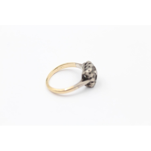98 - 18ct gold paste detail ring (2.4g) Size I