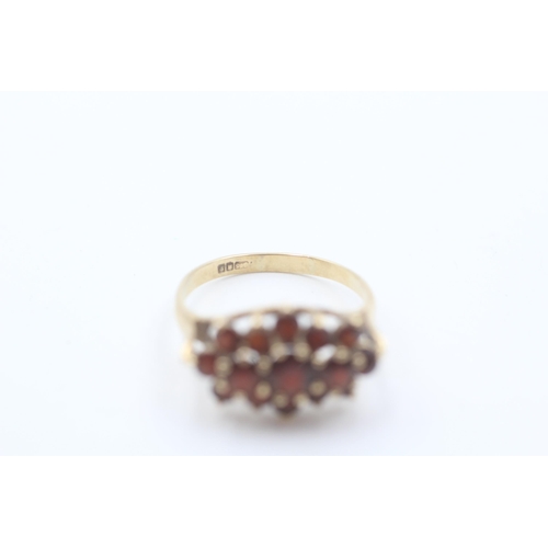 19 - 9ct gold vintage garnet set cluster ring - size q (3.2g)