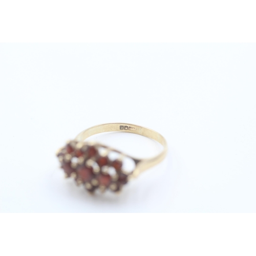 19 - 9ct gold vintage garnet set cluster ring - size q (3.2g)