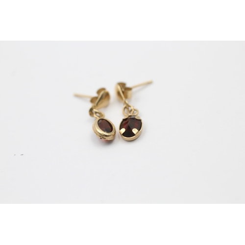 21 - 3 x 9ct yellow gold paired earrings inc. garnet, sapphire & amethyst (1.9g)