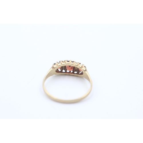 7 - 9ct gold diamond accented garnet set dress ring - size o (1.7g)