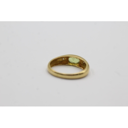 71 - 18ct gold bezel set peridot solitaire ring (2.2g) Size   K