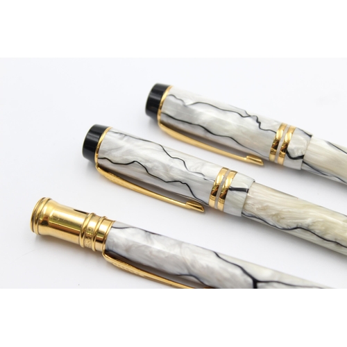 409 - PARKER Duofold Special White Lacquer FOUNTAIN PEN w/ 18ct Gold Nib WRITING