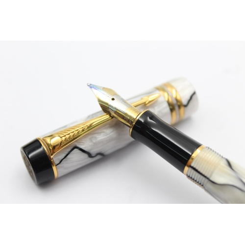 409 - PARKER Duofold Special White Lacquer FOUNTAIN PEN w/ 18ct Gold Nib WRITING