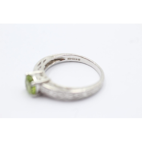 103 - 9ct white gold peridot set solitaire ring - size n1/2 (3.2g)