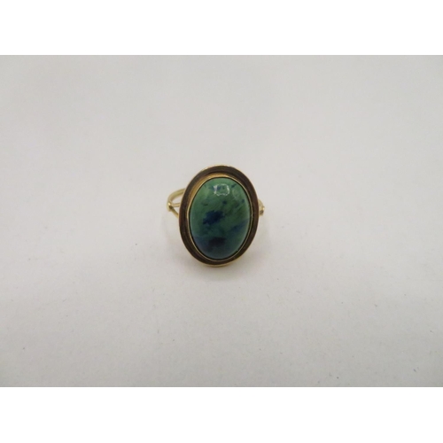 34 - 14ct gold vintage azurite cabochon set ring - size n (3g)