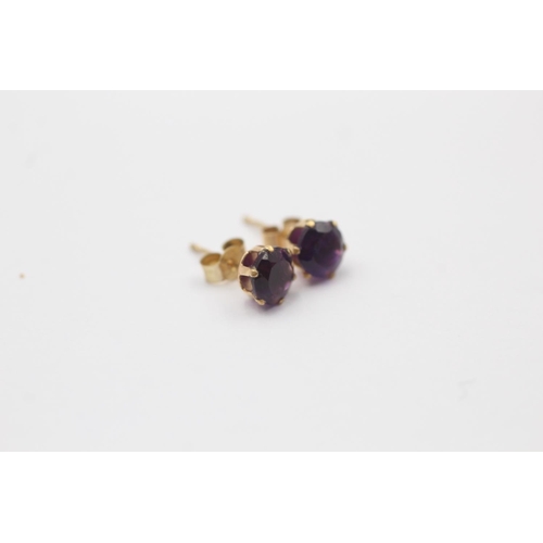 46 - 3 x 9ct gold paired gemstone stud earrings inc. amethyst, garnet & sapphire (2.5g)