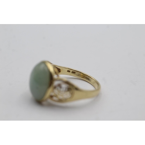 59 - 14ct gold vintage jade cabochon set dress ring - size m (3.5g)