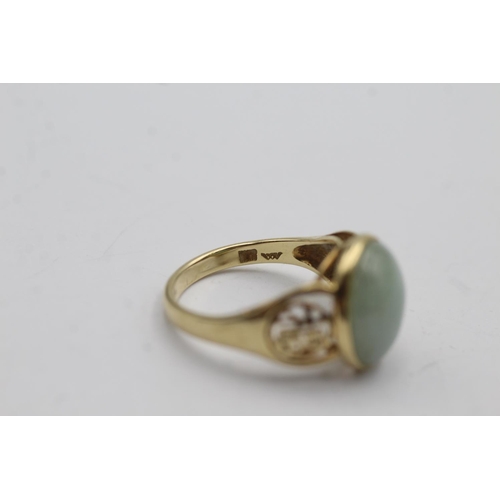 59 - 14ct gold vintage jade cabochon set dress ring - size m (3.5g)