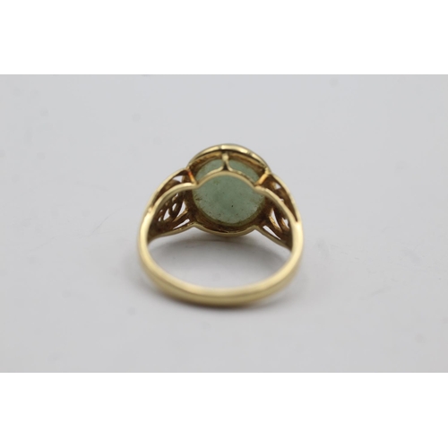 59 - 14ct gold vintage jade cabochon set dress ring - size m (3.5g)