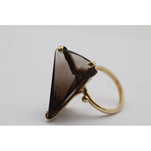 60 - 9ct gold fancy cut smokey quartz statement cocktail ring - size n (7.3g)