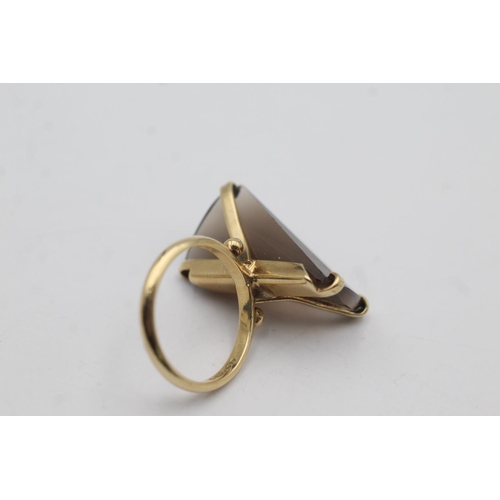 60 - 9ct gold fancy cut smokey quartz statement cocktail ring - size n (7.3g)