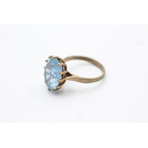 69 - 9ct gold vintage cathedral set topaz solitaire ring - size j1/2 (2.8g)