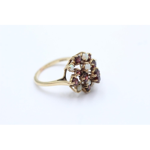 71 - 9ct gold vintage garnet and opal set cluster ring - size o (3.7g)