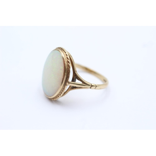 72 - 9ct gold vintage opal cabochon set cocktail ring - size p (3.7g)