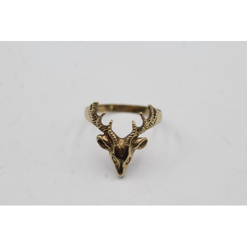 81 - 9ct gold vintage stags head ring - size r1/2 (2.2g)