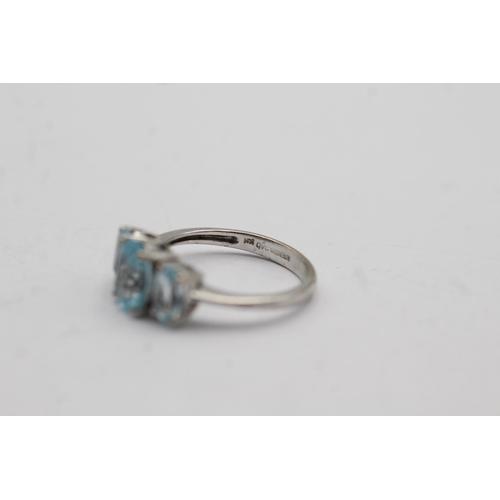 96 - 9ct white gold aquamarine set trilogy ring - size l (2.5g)