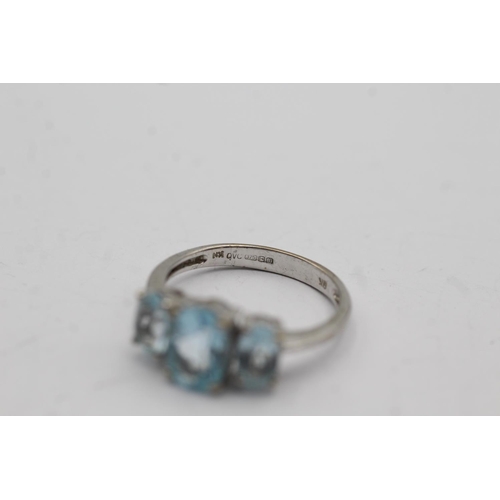 96 - 9ct white gold aquamarine set trilogy ring - size l (2.5g)