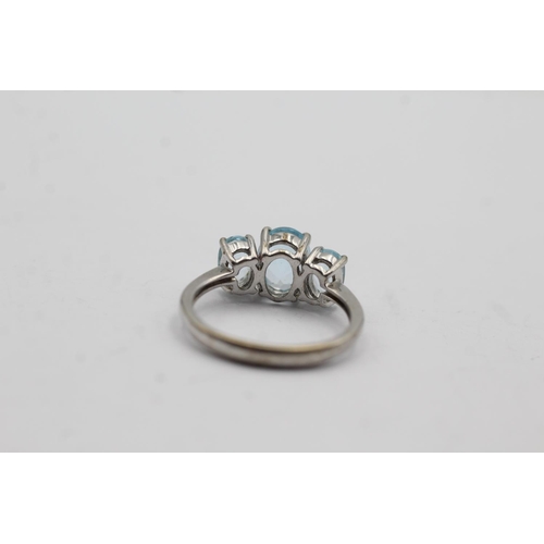 96 - 9ct white gold aquamarine set trilogy ring - size l (2.5g)