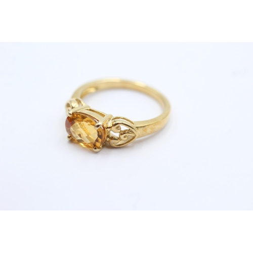 97 - 9ct gold chequer cut citrine set ring - size n1/2 (3.1g)