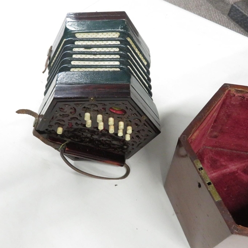 299 - W Winrow and Son concertina 21 button working