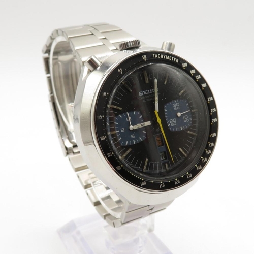 344 - Original automatic Seiko Bull Head chronographic watch with original strap in excellent condition no... 