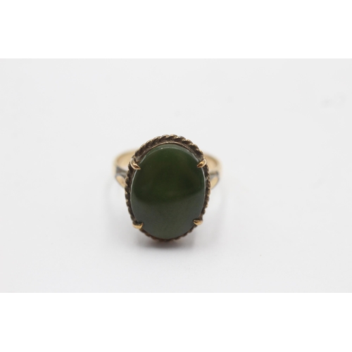 11 - 9ct gold nephrite single stone ring (4.3g) size  P