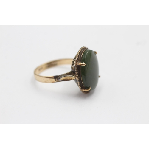 11 - 9ct gold nephrite single stone ring (4.3g) size  P