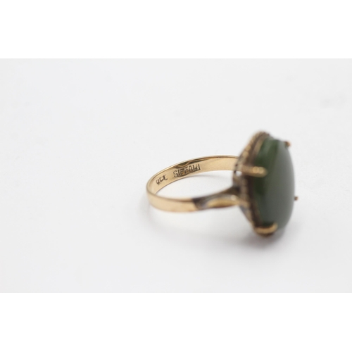 11 - 9ct gold nephrite single stone ring (4.3g) size  P