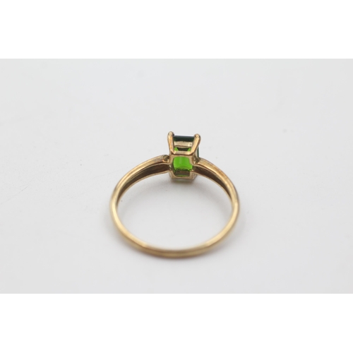 112 - 9ct gold diopside solitaire dress ring (1.7g) size  R