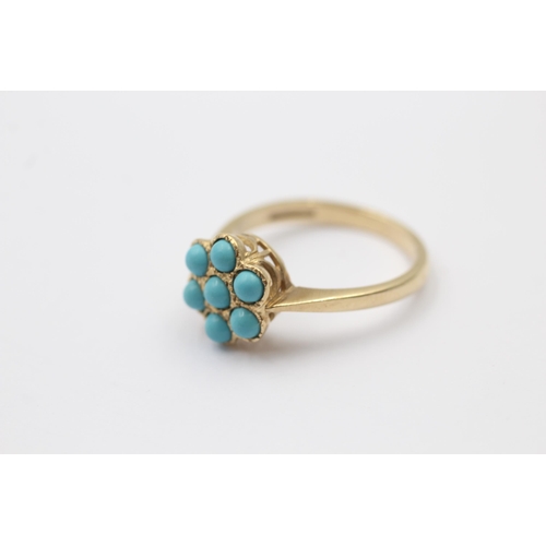 119 - 9ct gold faux turquoise floral cluster ring (3g) size  P