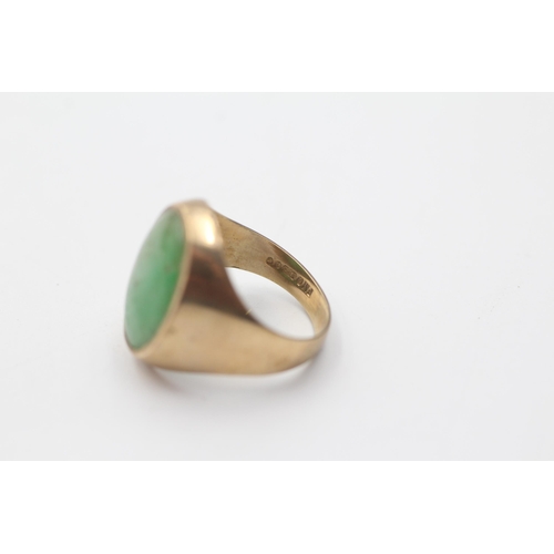 125 - 9ct gold jade signet ring (3.9g) size  K