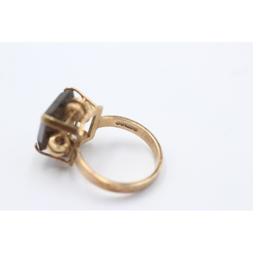 127 - 9ct gold vintage claw set smokey quartz ring (4.8g) size  N