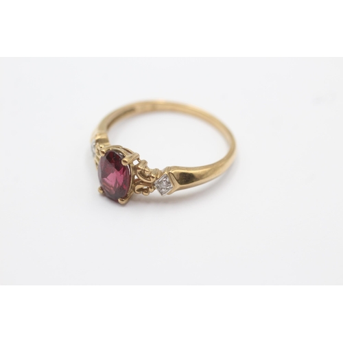 129 - 9ct gold diamond and garnet dress ring (2.8g) size  V