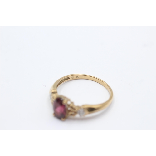 129 - 9ct gold diamond and garnet dress ring (2.8g) size  V