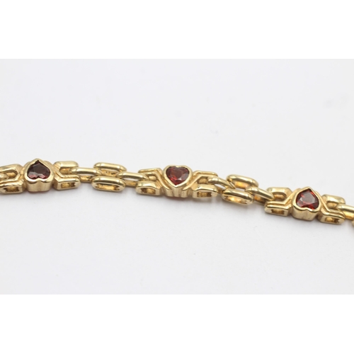 16 - 9ct gold heart-shaped garnet fancy link bracelet with heart padlock (14.5g)