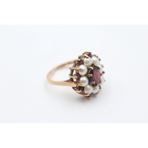 182 - 9ct gold vintage garnet & pearl cluster ring (4.3g) size  K