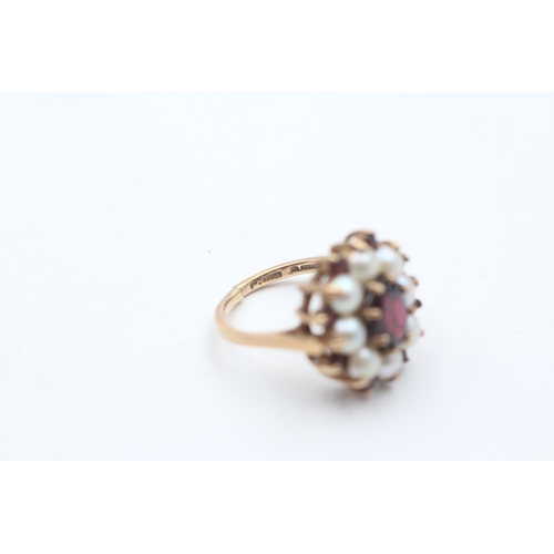 182 - 9ct gold vintage garnet & pearl cluster ring (4.3g) size  K