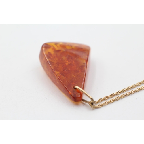 184 - 9ct gold bailed vintage amber pendant necklace (6.1g)